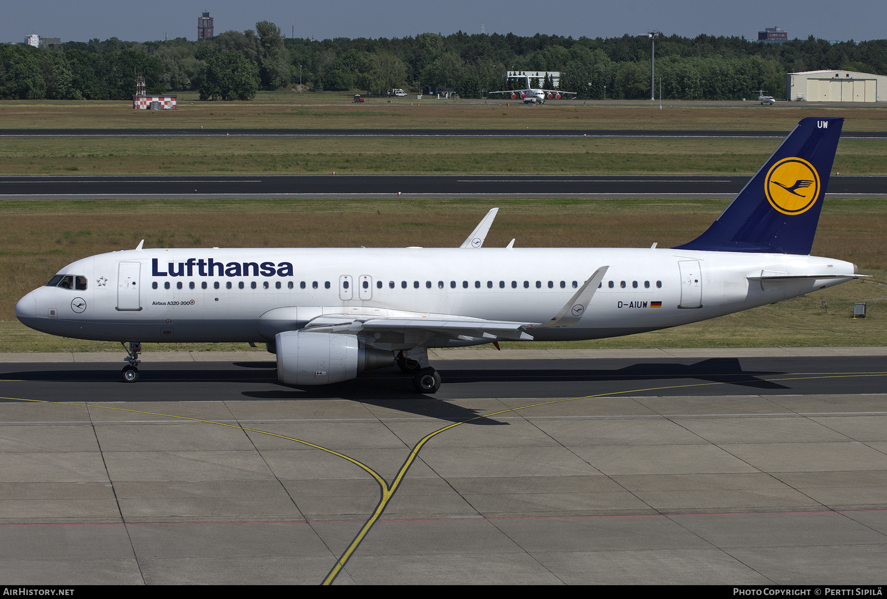 Aircraft Photo of D-AIUW | Airbus A320-214 | Lufthansa | AirHistory.net #454552