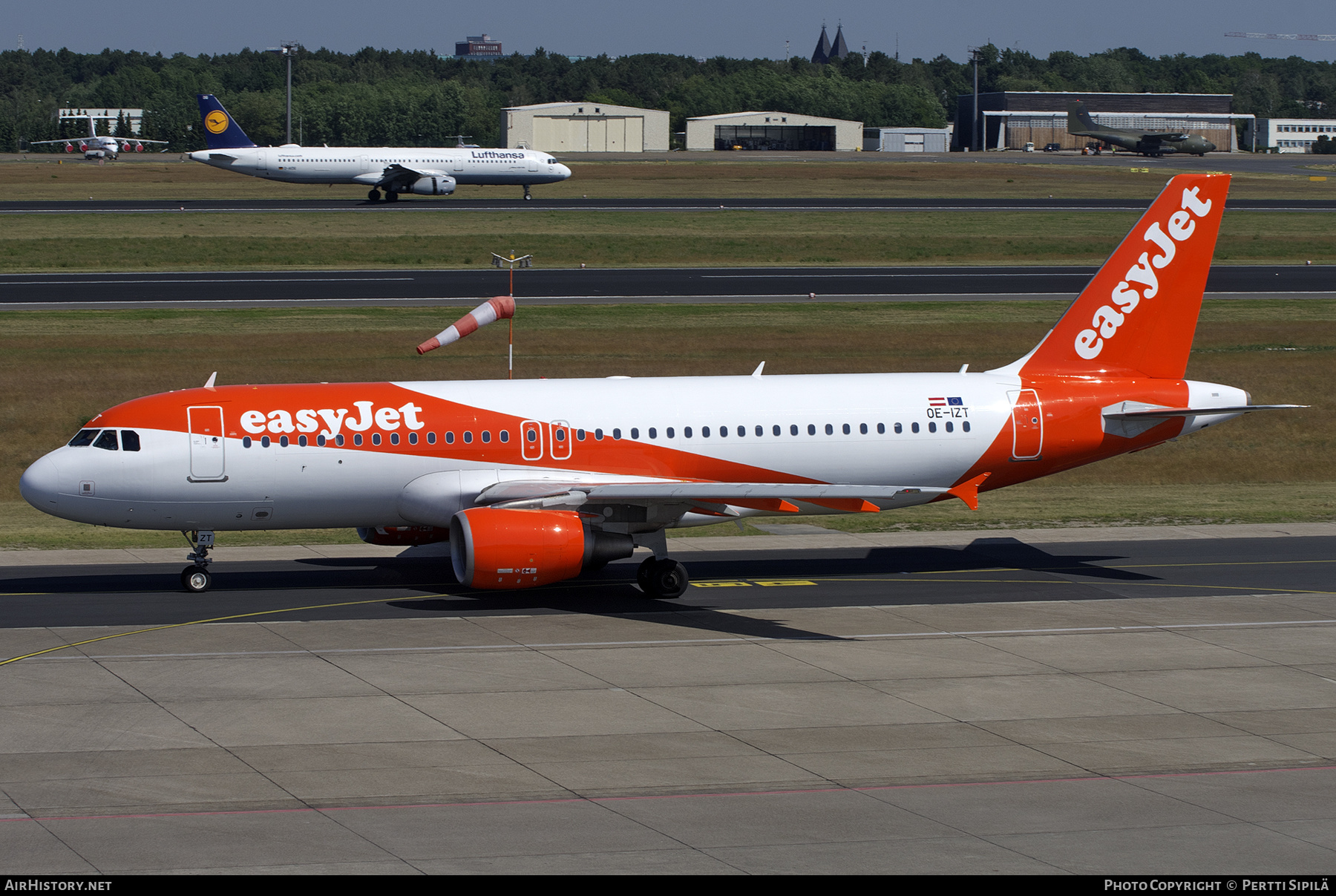 Aircraft Photo of OE-IZT | Airbus A320-214 | EasyJet | AirHistory.net #454561