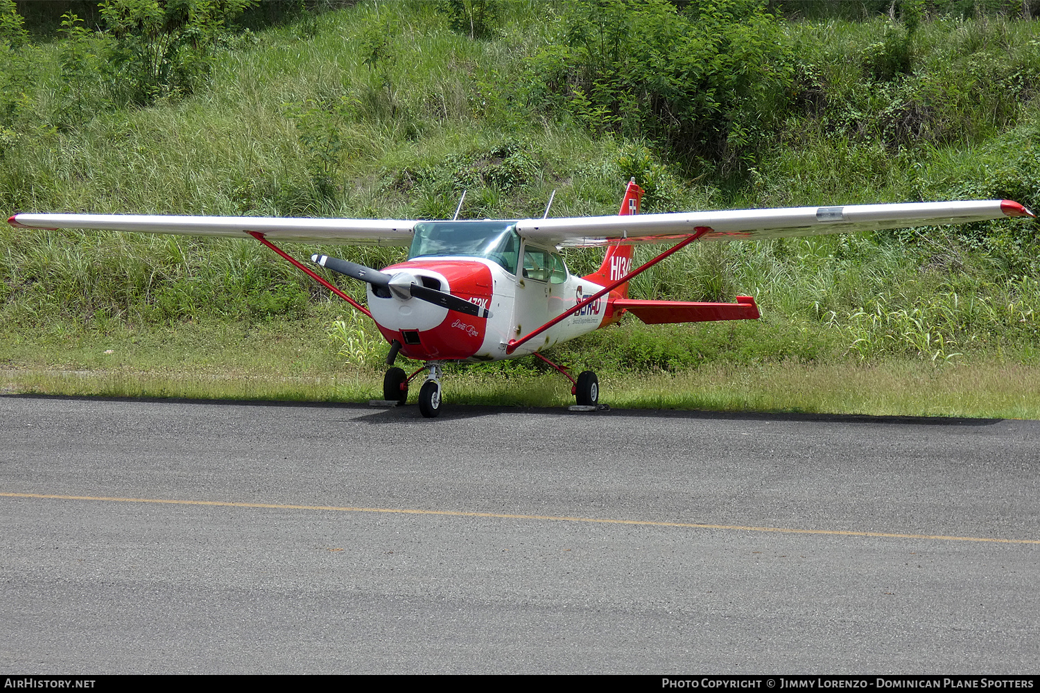 Aircraft Photo of HI345 | Cessna 172K Skyhawk | SETRAD - Servicio de Transporte Aéreo Dominicano | AirHistory.net #454591