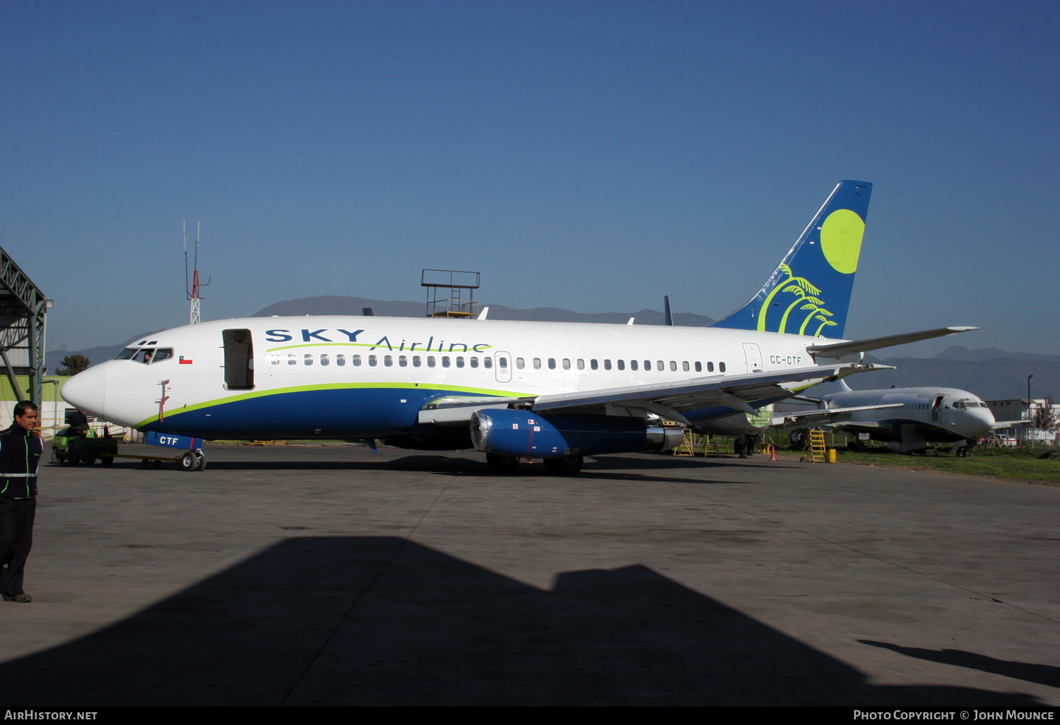 Aircraft Photo of CC-CTF | Boeing 737-230/Adv | Sky Airline | AirHistory.net #454625