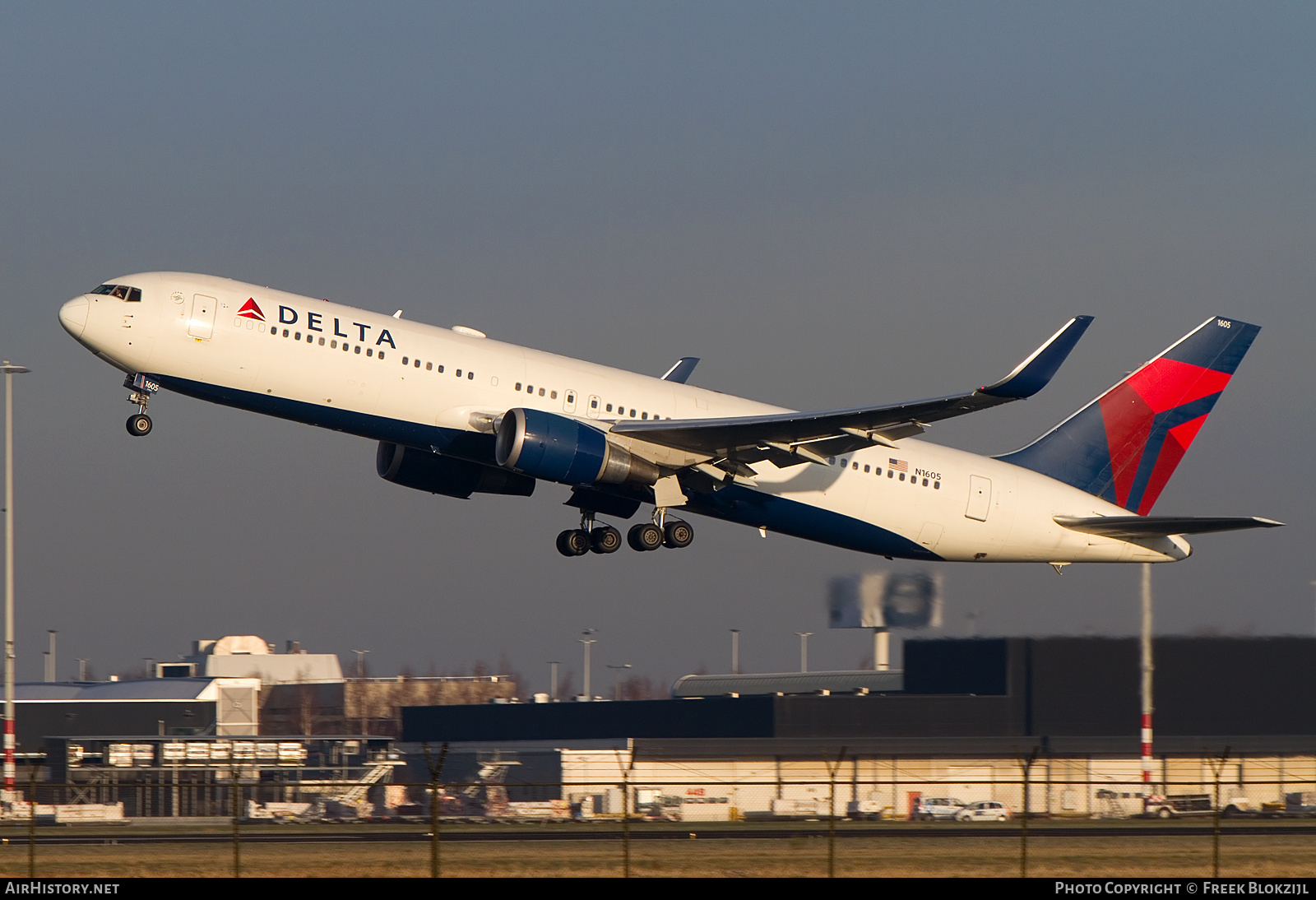 Aircraft Photo of N1605 | Boeing 767-332/ER | Delta Air Lines | AirHistory.net #454798