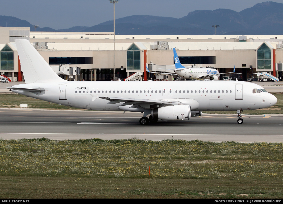 Aircraft Photo of LY-VUT | Airbus A320-232 | AirHistory.net #454918