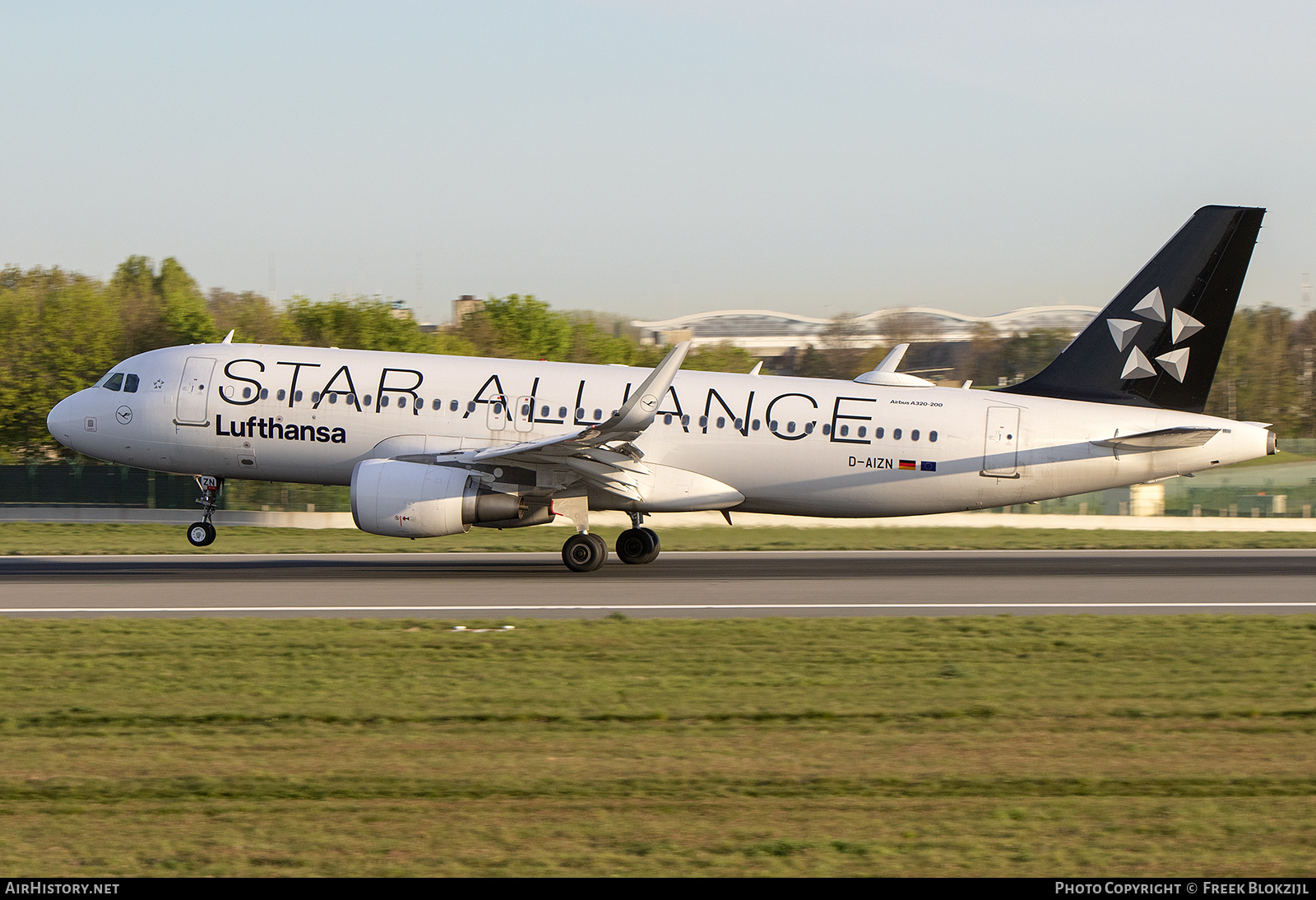 Aircraft Photo of D-AIZN | Airbus A320-214 | Lufthansa | AirHistory.net #455025