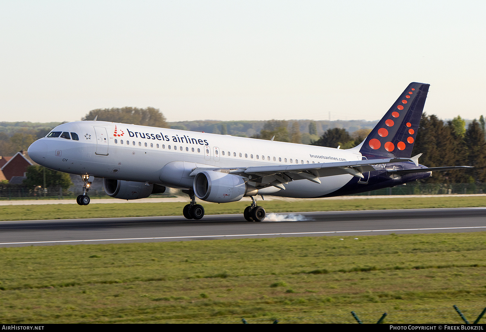 Aircraft Photo of OO-TCV | Airbus A320-231 | Brussels Airlines | AirHistory.net #455029