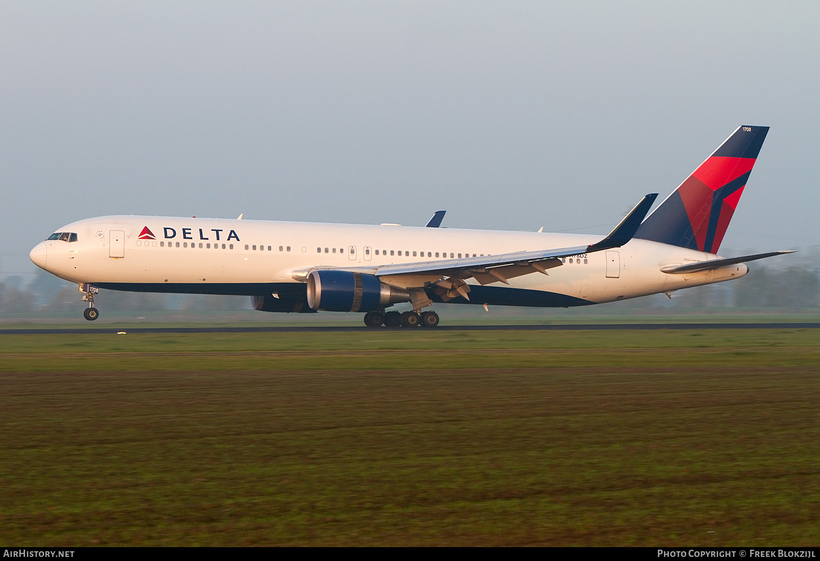 Aircraft Photo of N178DZ | Boeing 767-332/ER | Delta Air Lines | AirHistory.net #455048