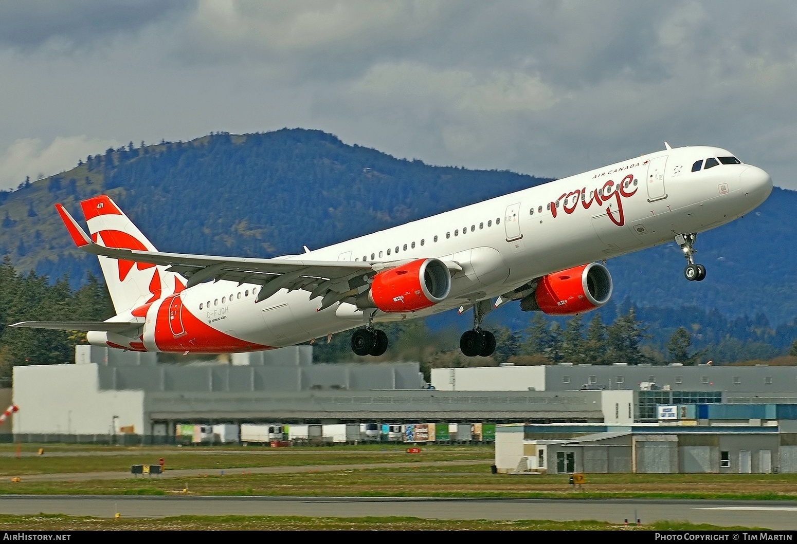 Aircraft Photo of C-FJQH | Airbus A321-211 | Air Canada Rouge | AirHistory.net #455357