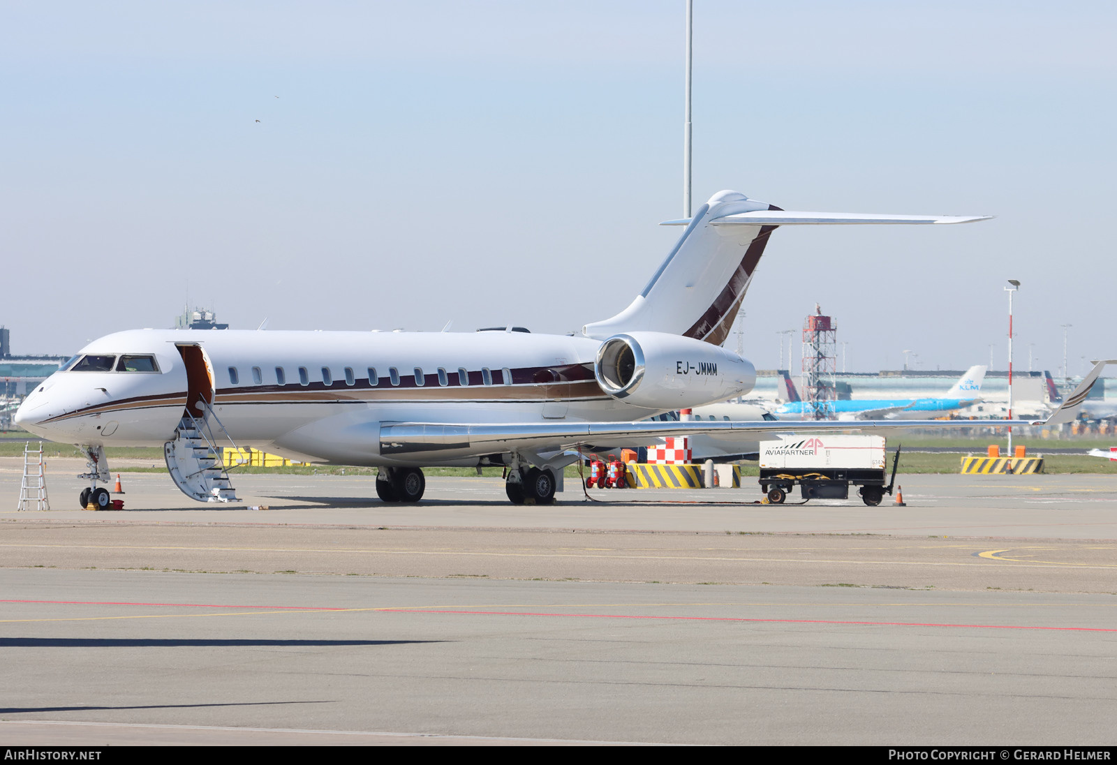 Aircraft Photo of EJ-JMMM | Bombardier Global Express XRS (BD-700-1A10) | AirHistory.net #455437