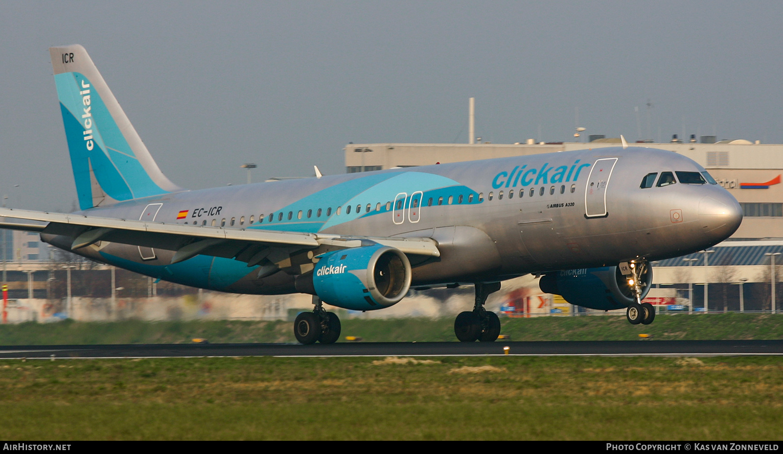 Aircraft Photo of EC-ICR | Airbus A320-211 | Clickair | AirHistory.net #455446