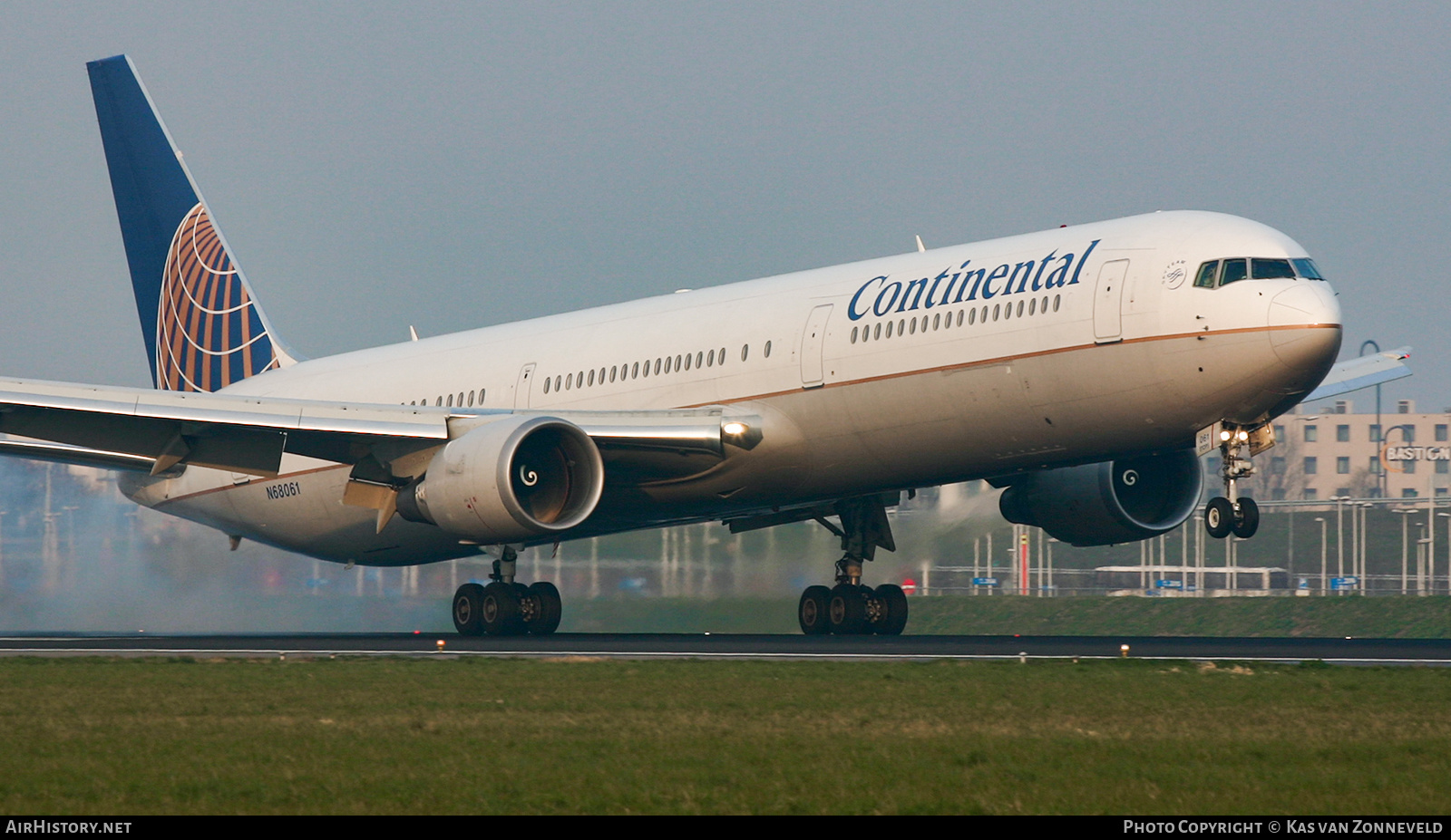 Aircraft Photo of N68061 | Boeing 767-424/ER | Continental Airlines | AirHistory.net #455451