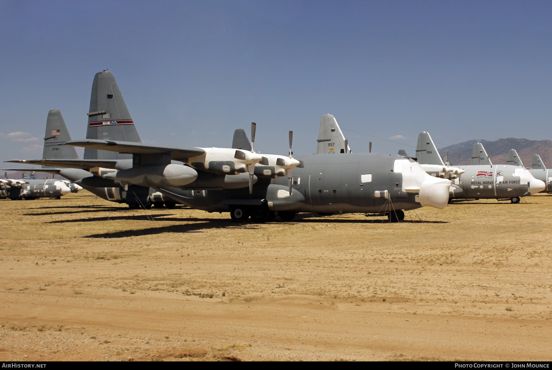 Aircraft Photo of 64-0555 / 40555 | Lockheed MC-130E Hercules (L-382) | USA - Air Force | AirHistory.net #455633