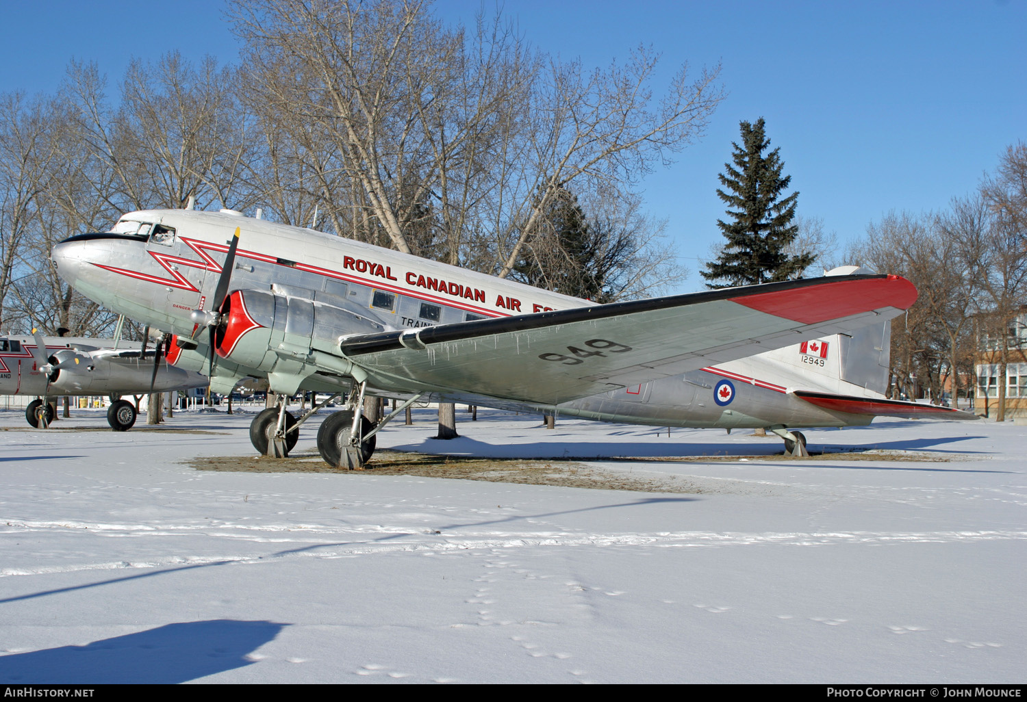 Aircraft Photo of 12949 | Douglas CC-129 Dakota 4SC | Canada - Air Force | AirHistory.net #455696
