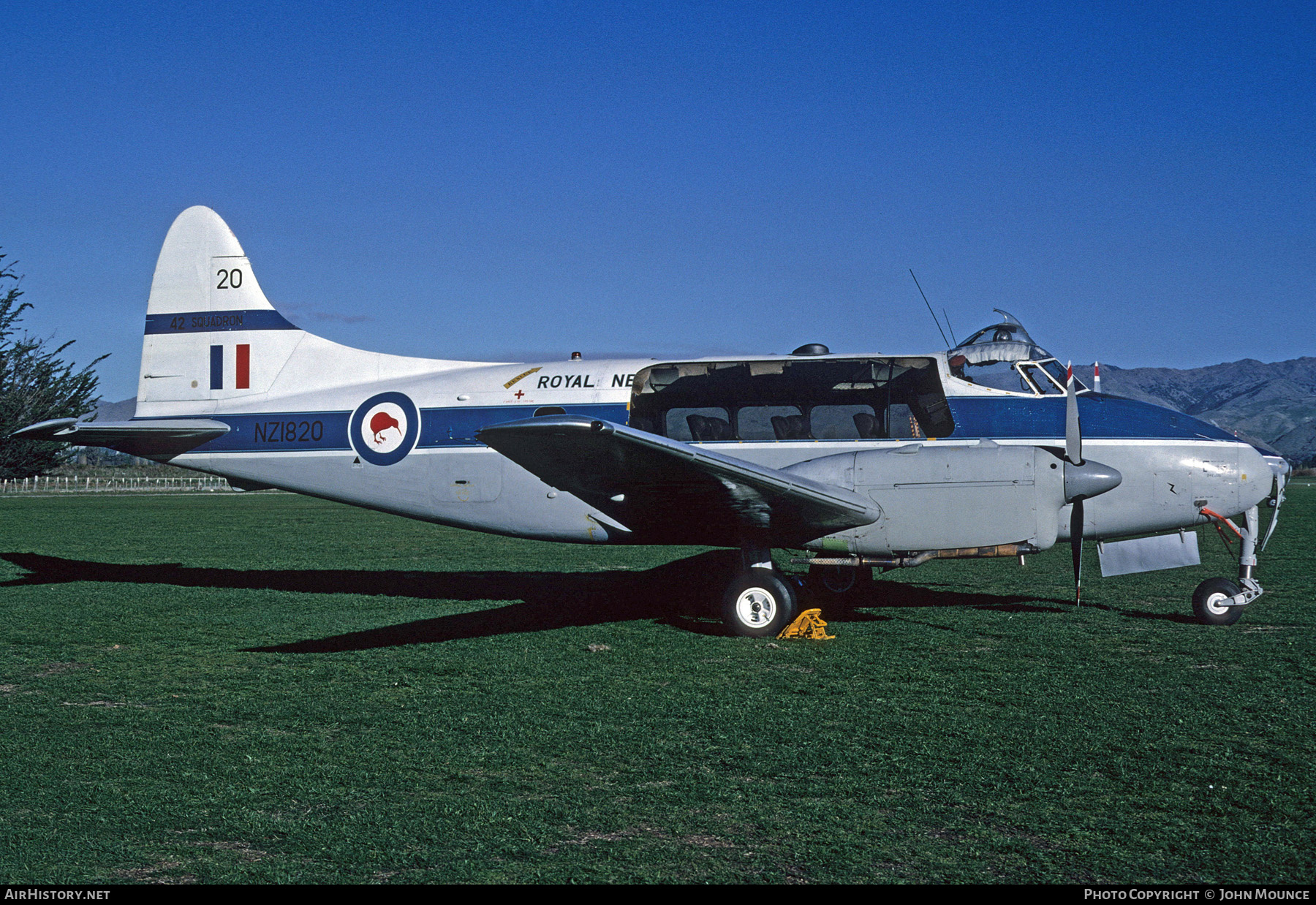 Aircraft Photo of NZ1820 | De Havilland D.H. 104 Devon C1 | New Zealand - Air Force | AirHistory.net #455700
