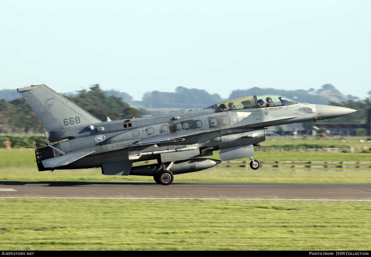 Aircraft Photo of 668 / 01-6017 | Lockheed F-16DM Fighting Falcon | Singapore - Air Force | AirHistory.net #455744