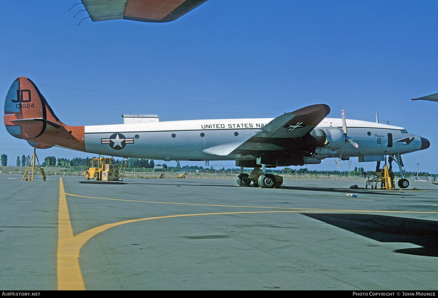 Aircraft Photo of 131624 | Lockheed C-121J Super Constellation | USA - Navy | AirHistory.net #455753