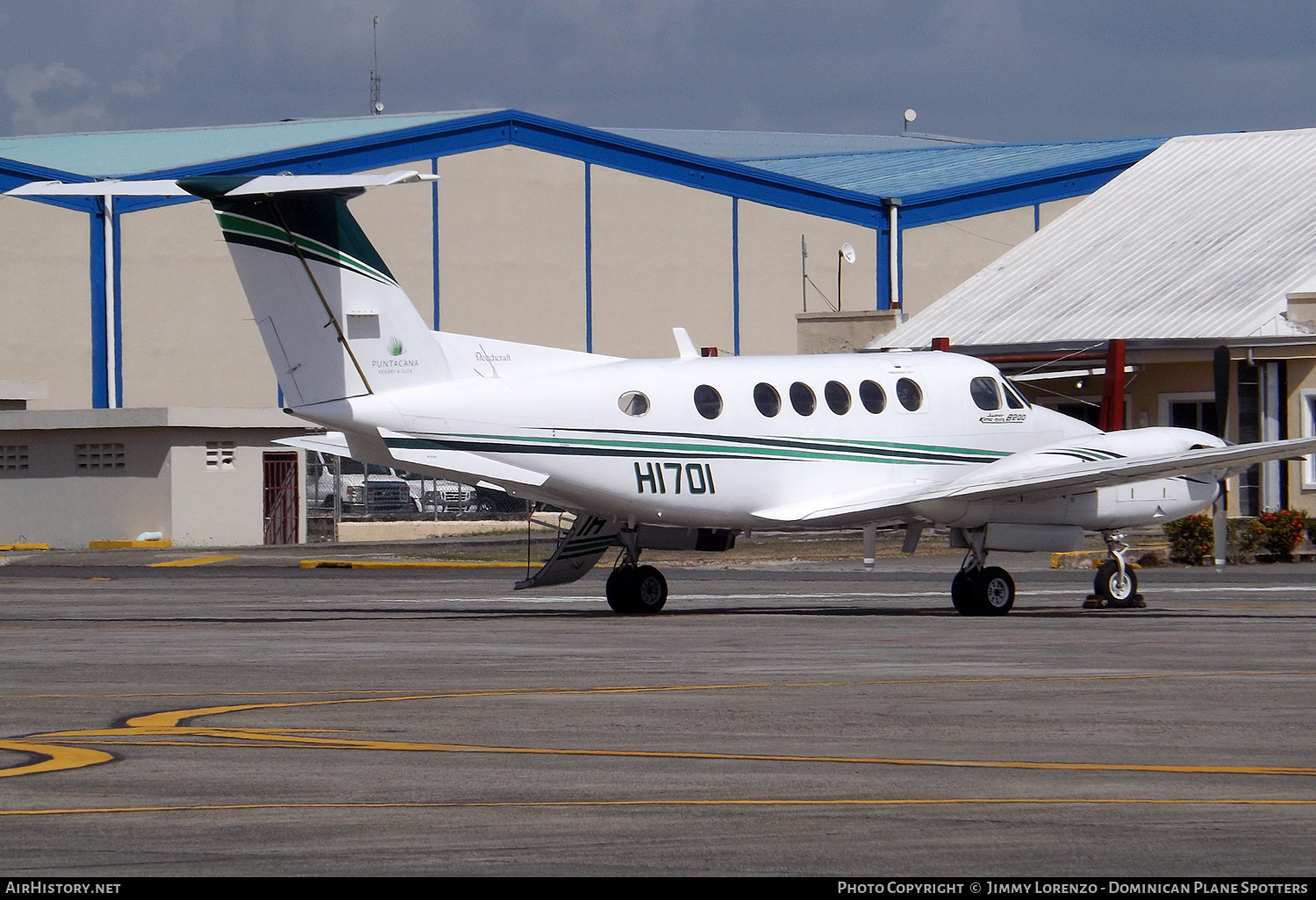 Aircraft Photo of HI701 | Beech 200 Super King Air | AirHistory.net #456231