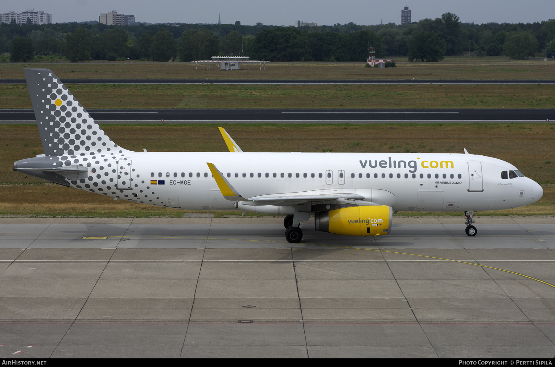 Aircraft Photo of EC-MGE | Airbus A320-232 | Vueling Airlines | AirHistory.net #456329