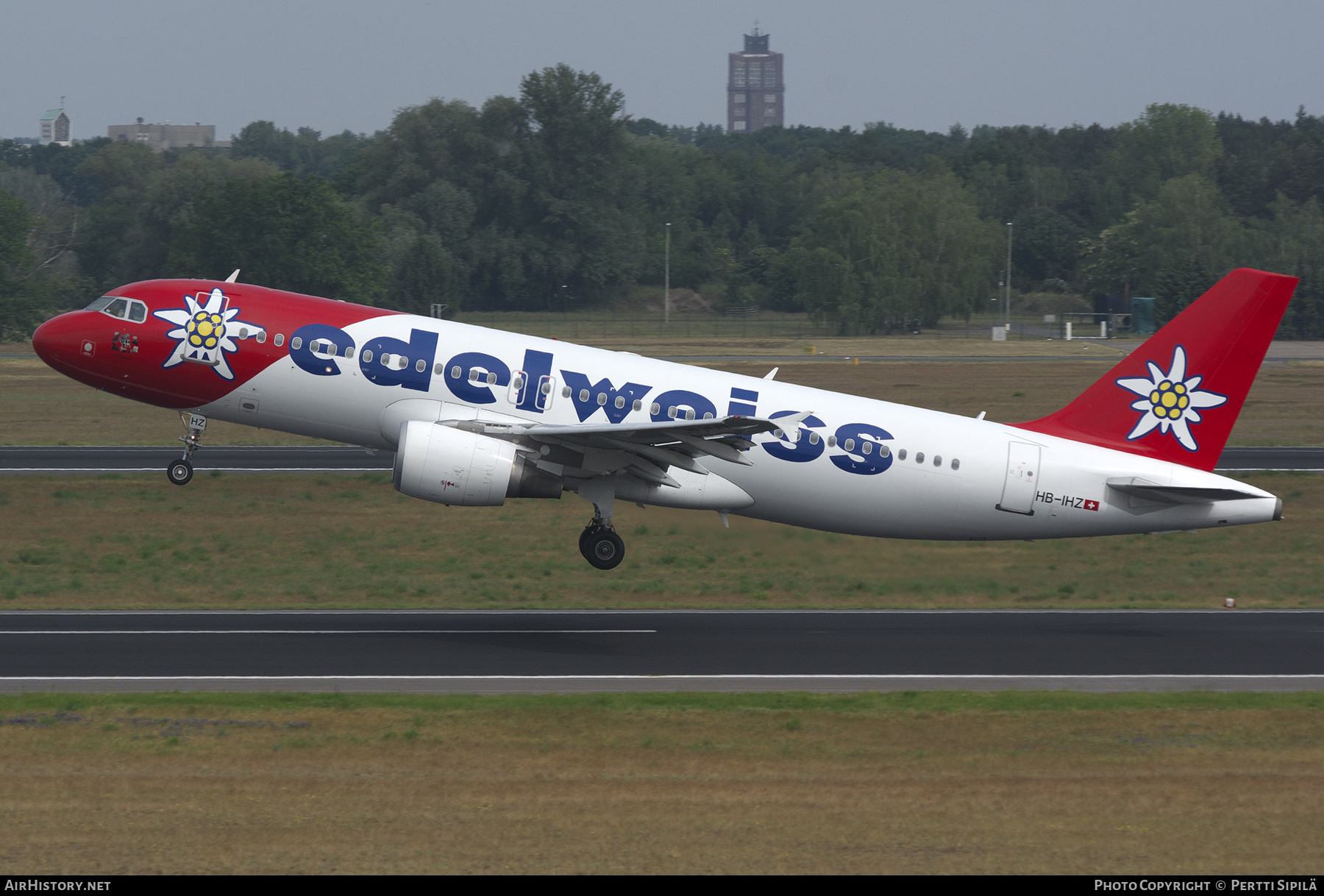 Aircraft Photo of HB-IHZ | Airbus A320-214 | Edelweiss Air | AirHistory.net #456338