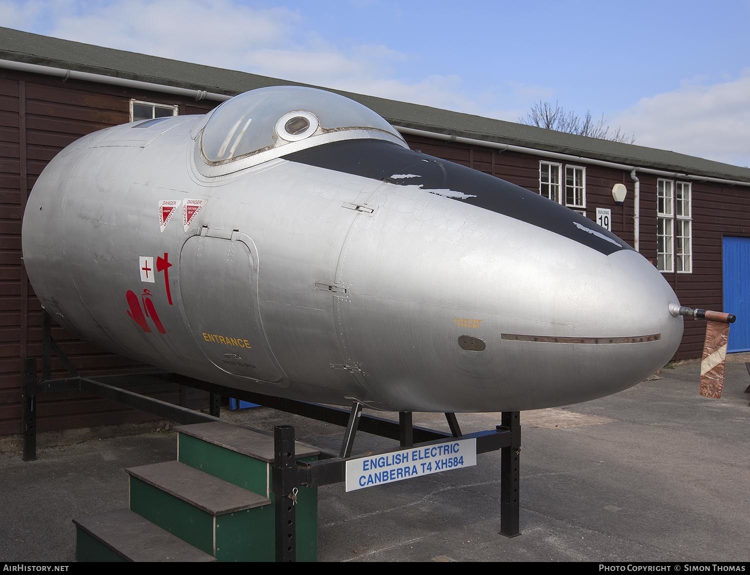 Aircraft Photo of XH584 | English Electric Canberra T4 | UK - Air Force | AirHistory.net #456635