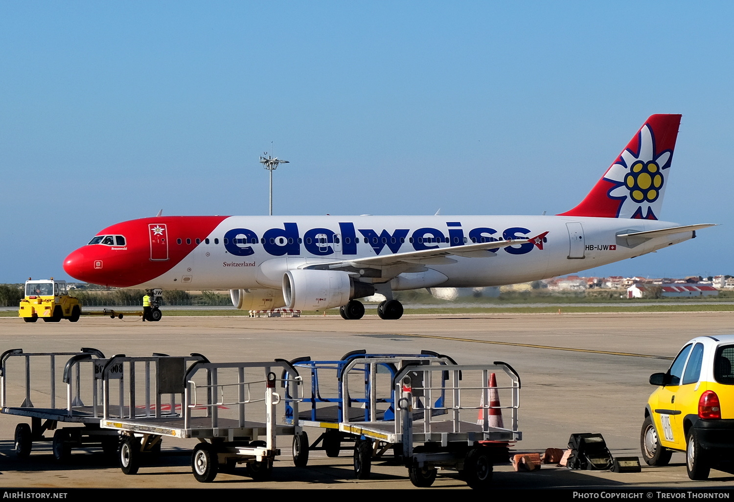 Aircraft Photo of HB-IJW | Airbus A320-214 | Edelweiss Air | AirHistory.net #456650