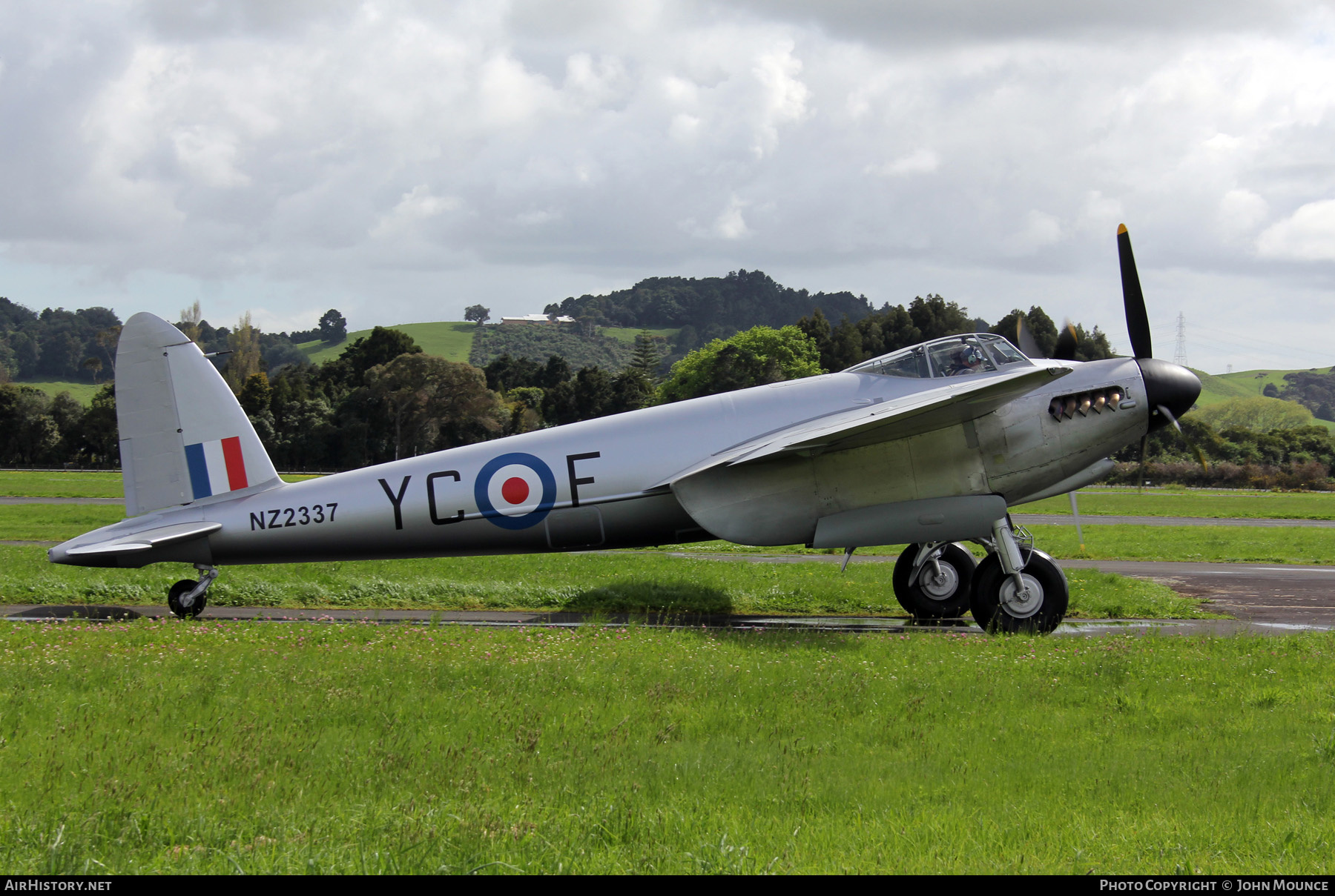 Aircraft Photo of ZK-FHC / NZ2337 | De Havilland D.H. 98 Mosquito T3 | New Zealand - Air Force | AirHistory.net #456742
