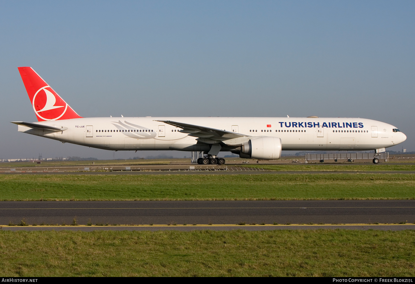 Aircraft Photo of TC-JJE | Boeing 777-3F2/ER | Turkish Airlines | AirHistory.net #457138