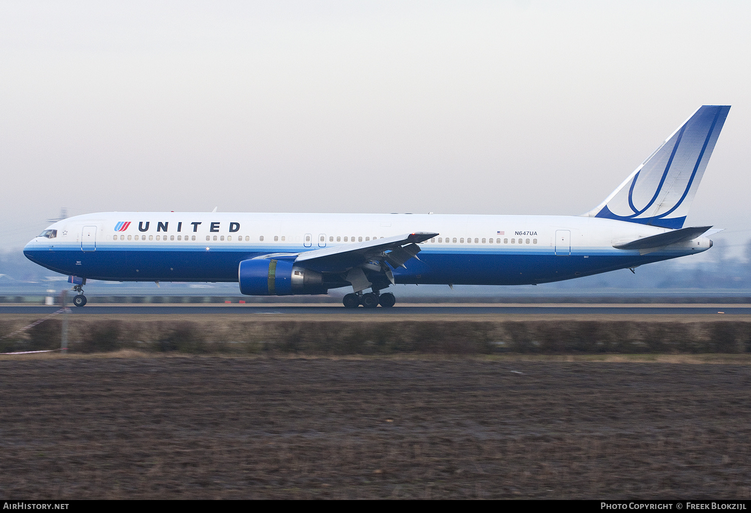 Aircraft Photo of N647UA | Boeing 767-322/ER | United Airlines | AirHistory.net #457462