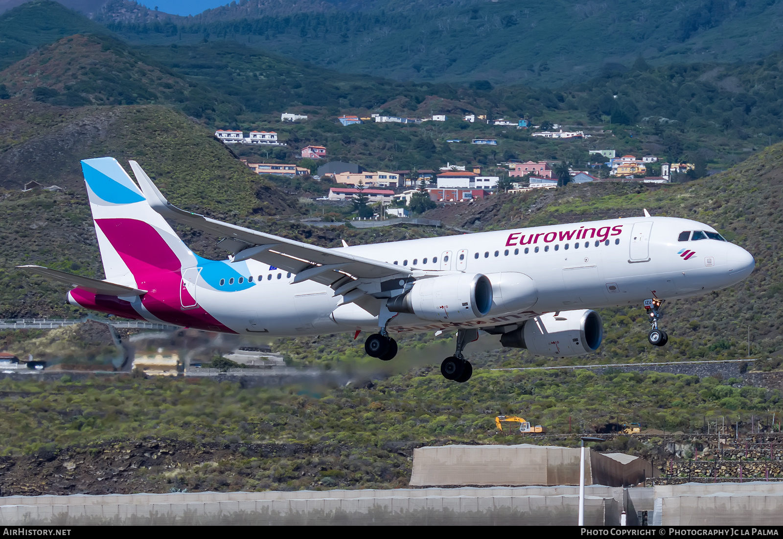 Aircraft Photo of D-AIZU | Airbus A320-214 | Eurowings | AirHistory.net #457567