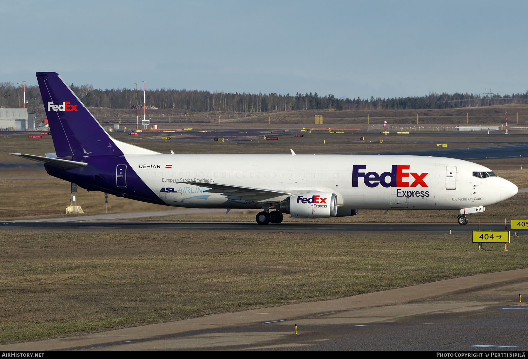 Aircraft Photo of OE-IAR | Boeing 737-4M0(BDSF) | FedEx Express | AirHistory.net #457640