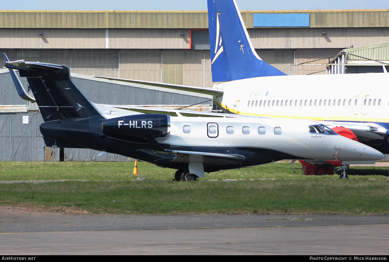 Aircraft Photo of F-HLRS | Embraer EMB-505 Phenom 300 | AirHistory.net #457829