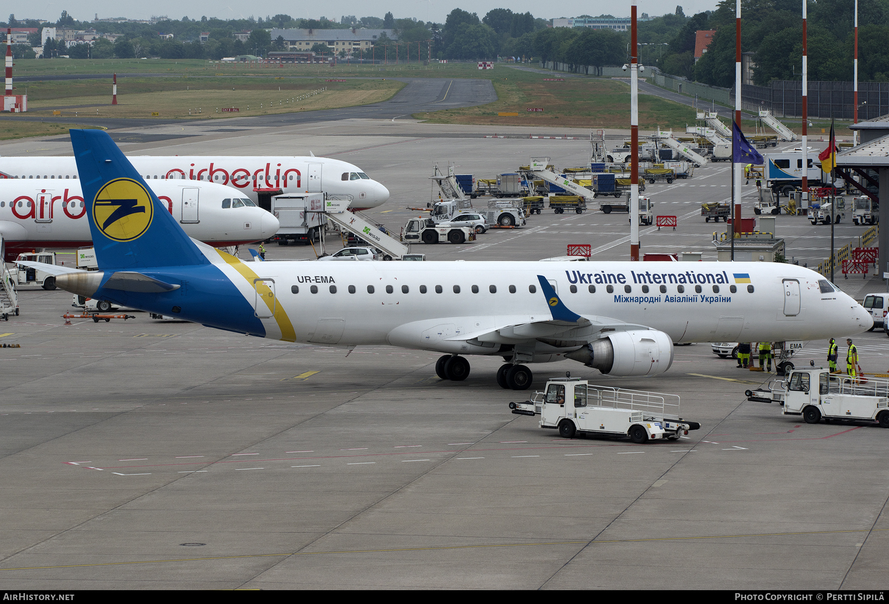 Aircraft Photo of UR-EMA | Embraer 190STD (ERJ-190-100STD) | Ukraine International Airlines | AirHistory.net #458084