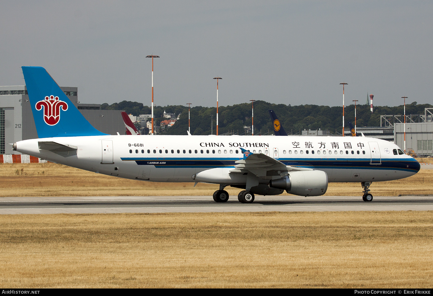 Aircraft Photo of B-6681 | Airbus A320-214 | China Southern Airlines | AirHistory.net #458355