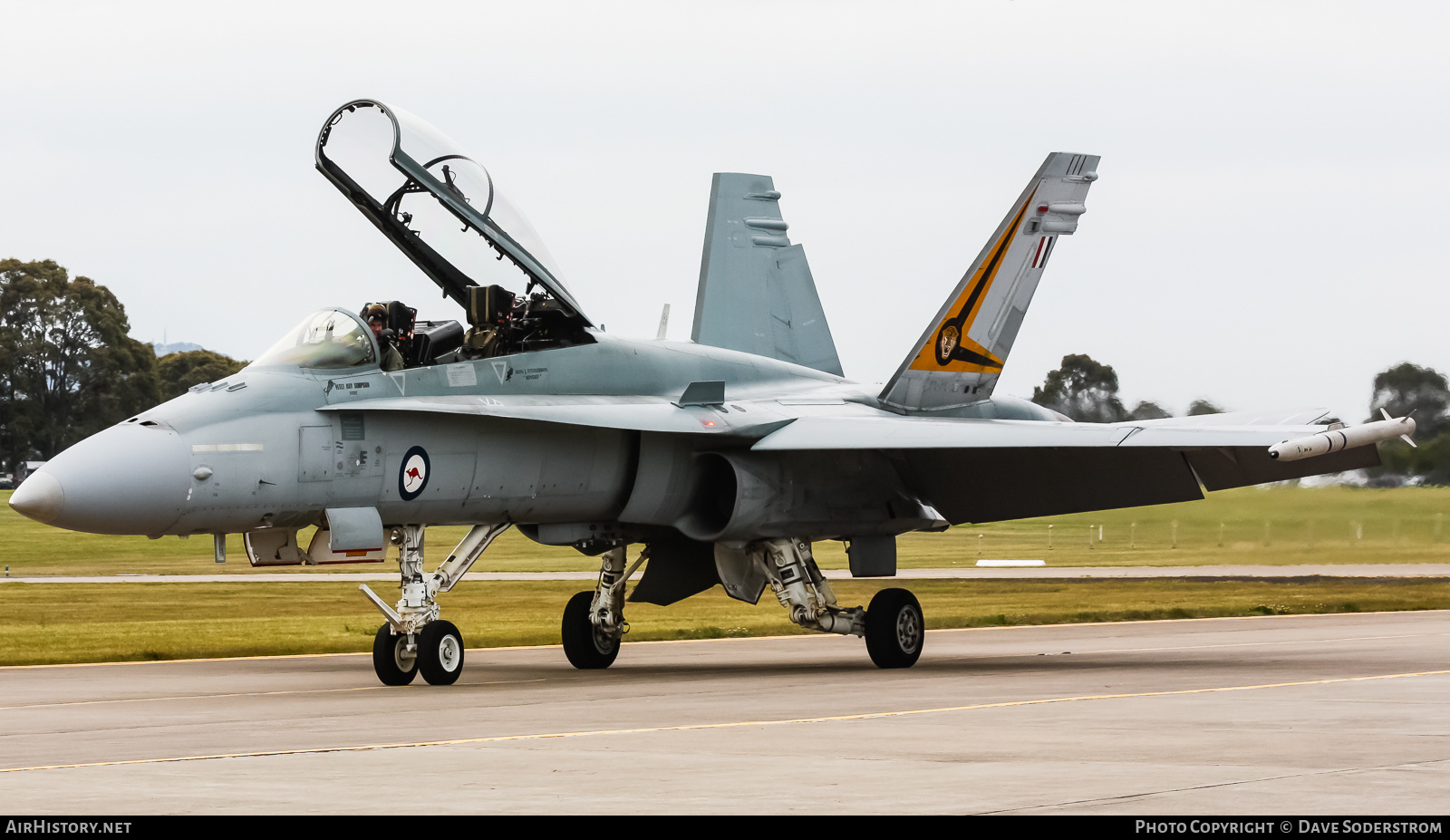 Aircraft Photo of A21-111 | McDonnell Douglas F/A-18B Hornet | Australia - Air Force | AirHistory.net #458380