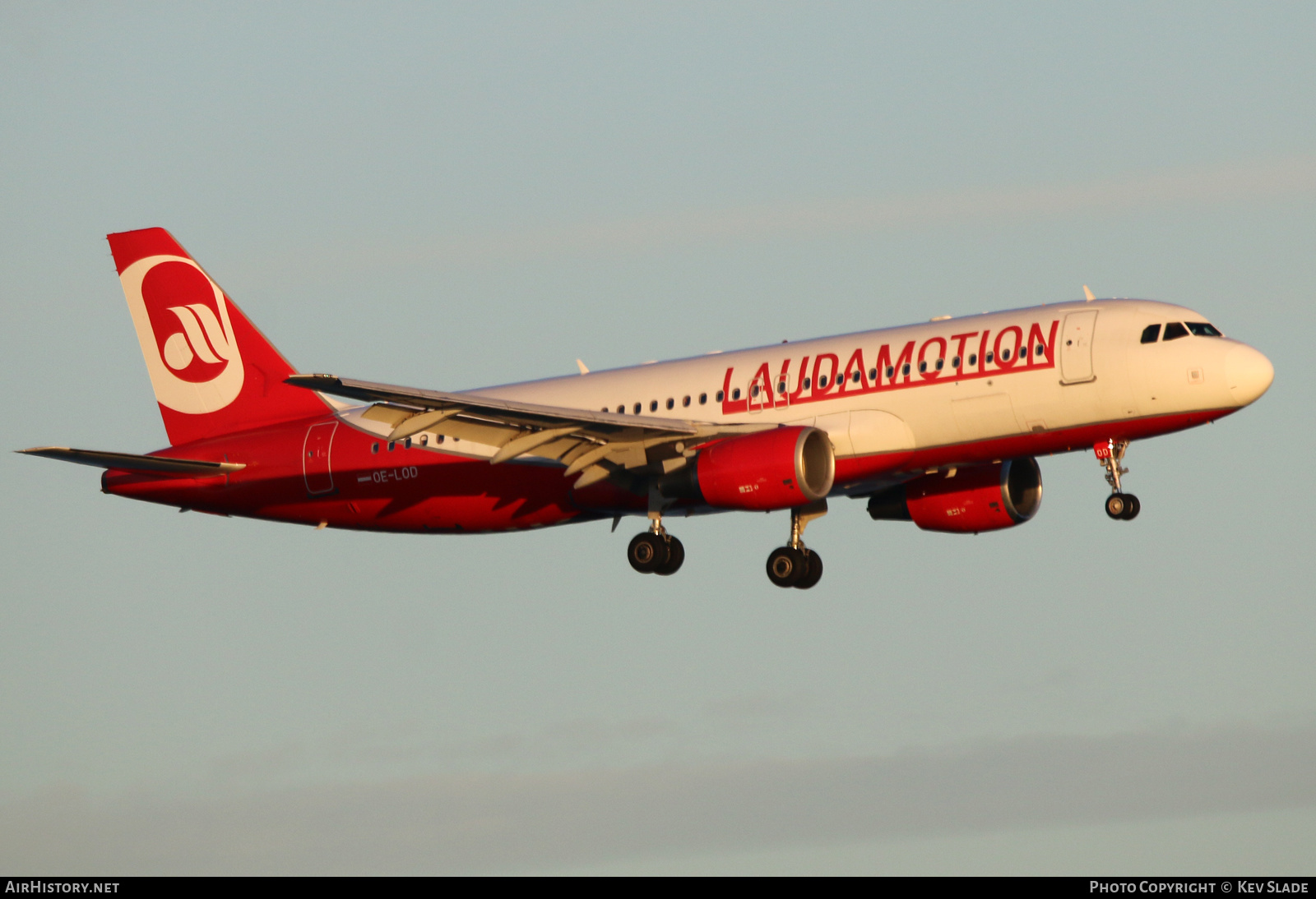 Aircraft Photo of OE-LOD | Airbus A320-214 | Laudamotion | AirHistory.net #458455