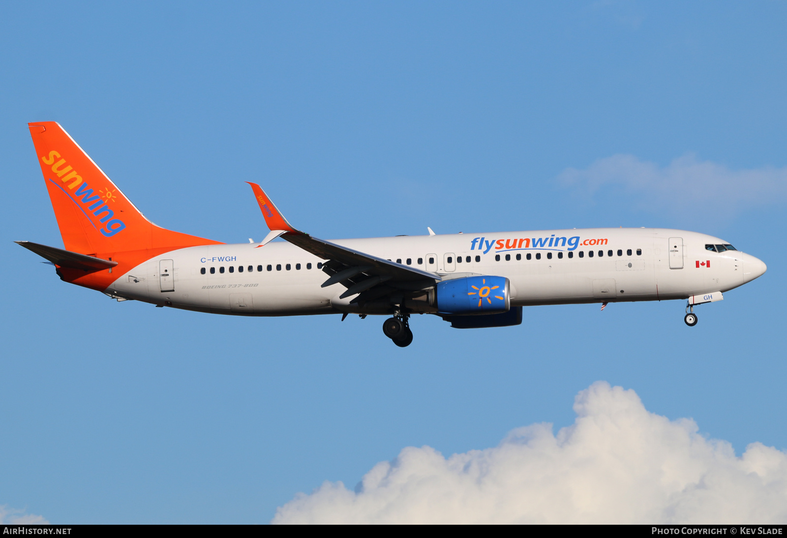 Aircraft Photo of C-FWGH | Boeing 737-86J | Sunwing Airlines | AirHistory.net #458467