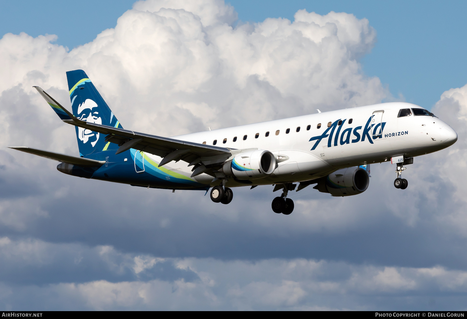 Aircraft Photo of N625QX | Embraer 175LR (ERJ-170-200LR) | Alaska Airlines | AirHistory.net #458653