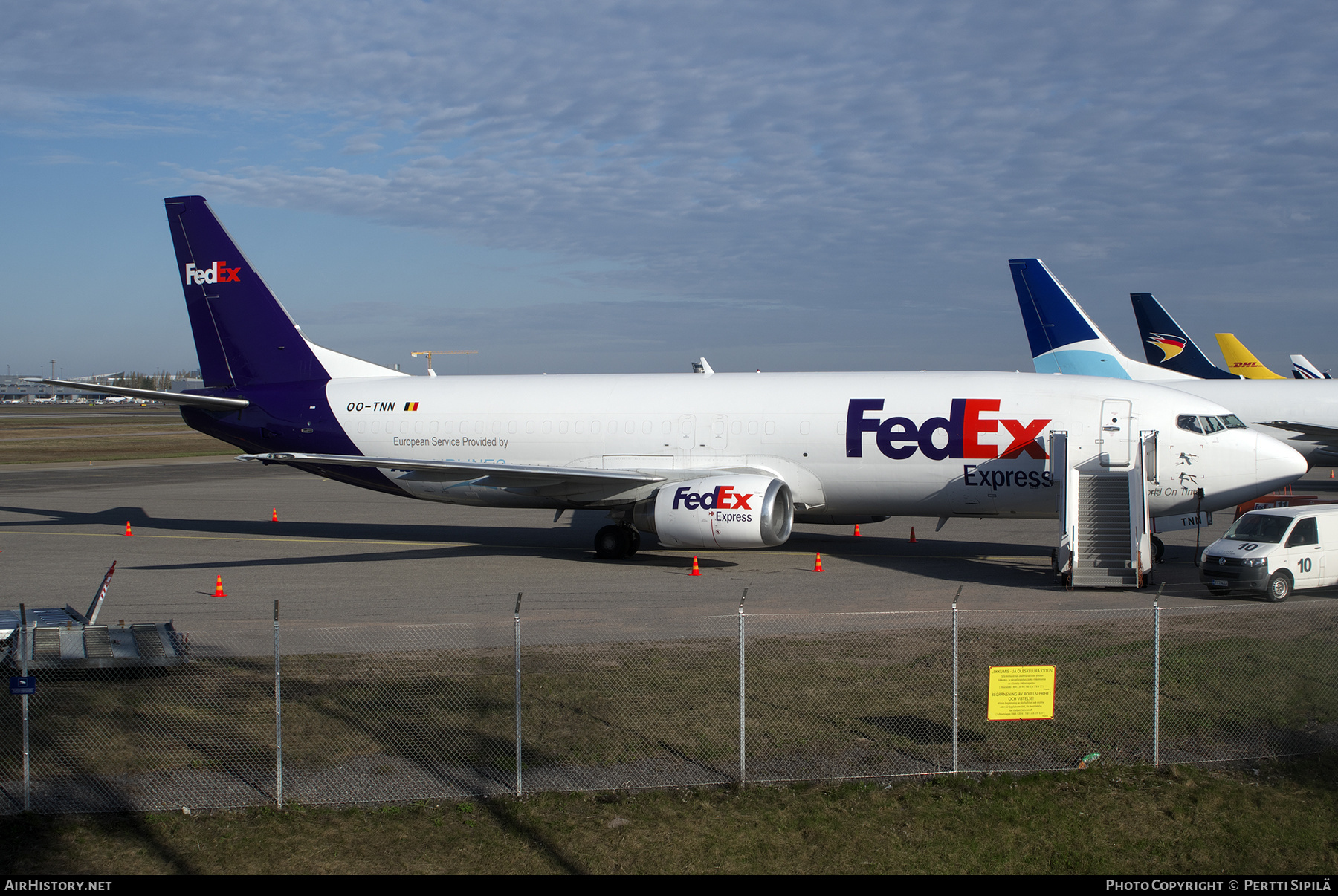 Aircraft Photo of OO-TNN | Boeing 737-45D(SF) | FedEx Express - Federal Express | AirHistory.net #458809