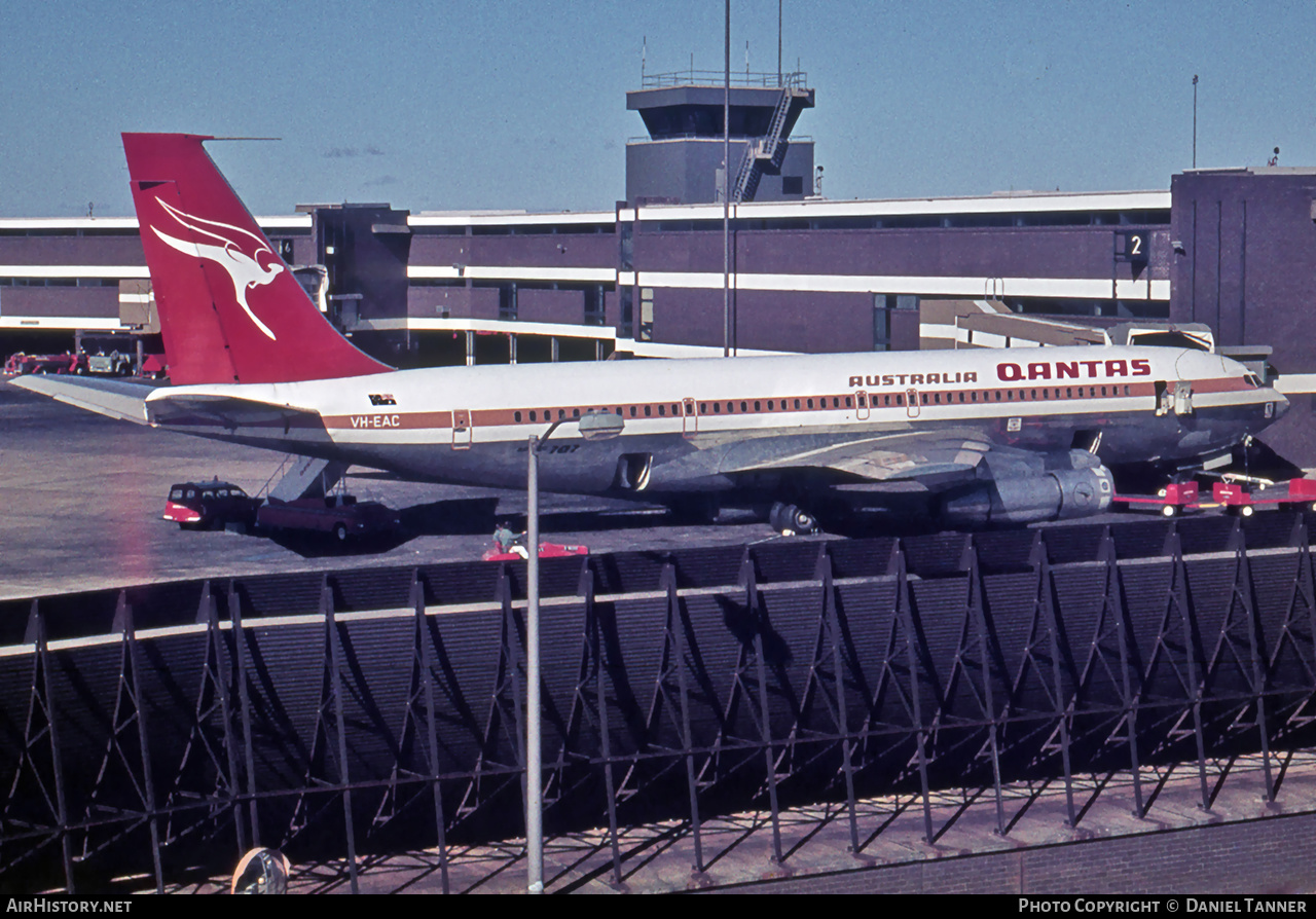Aircraft Photo of VH-EAC | Boeing 707-338C | Qantas | AirHistory.net #458961