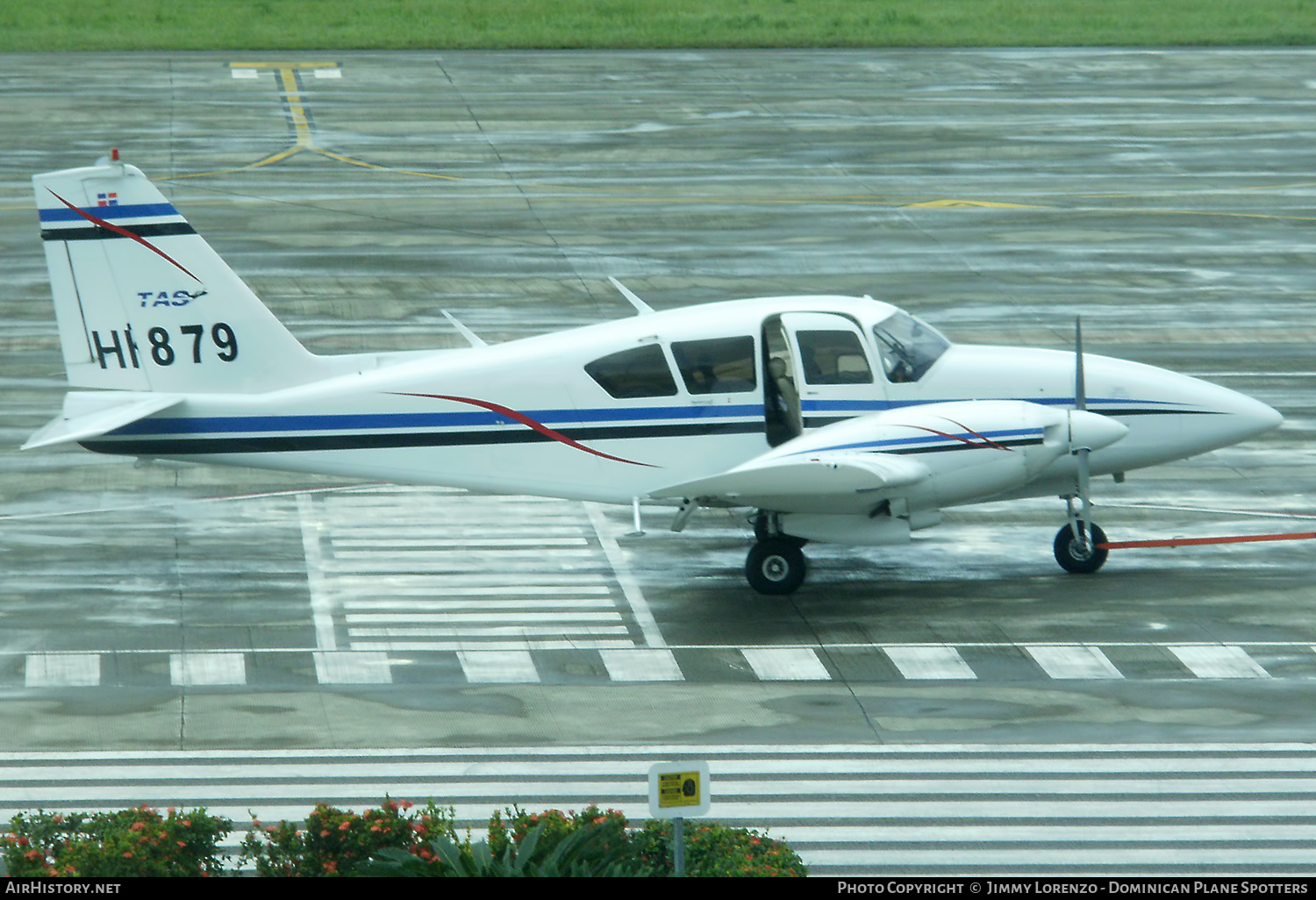 Aircraft Photo of HI879 | Piper PA-23-250 Aztec E | AirHistory.net #459038