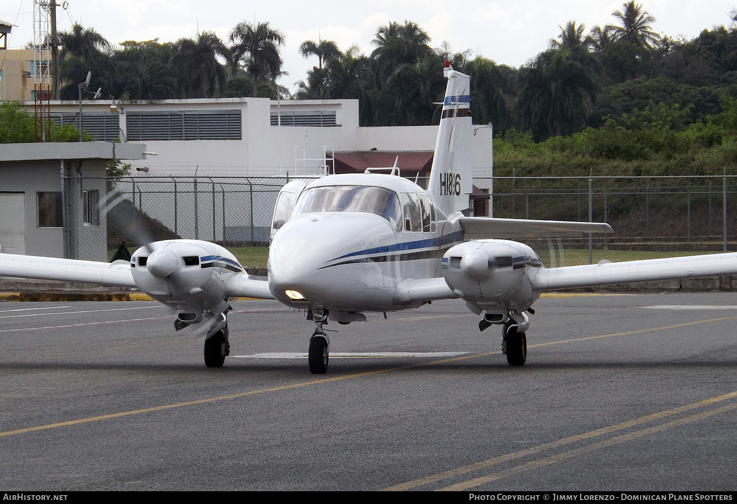 Aircraft Photo of HI896 | Piper PA-23-250 Aztec E | AirHistory.net #459366