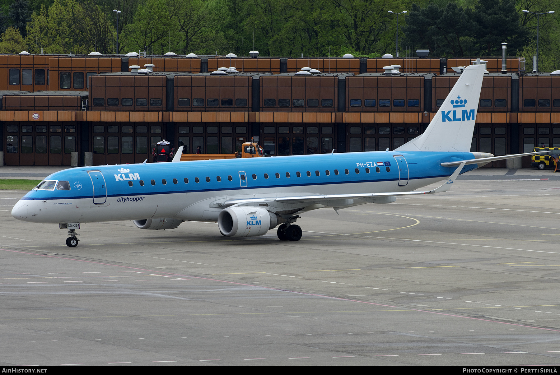 Aircraft Photo of PH-EZA | Embraer 190STD (ERJ-190-100STD) | KLM Cityhopper | AirHistory.net #459477