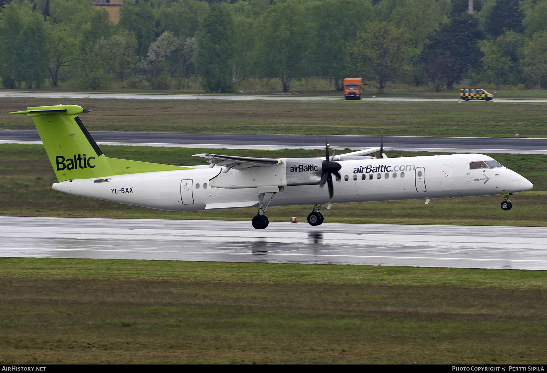 Aircraft Photo of YL-BAX | Bombardier DHC-8-402 Dash 8 | AirBaltic | AirHistory.net #459508