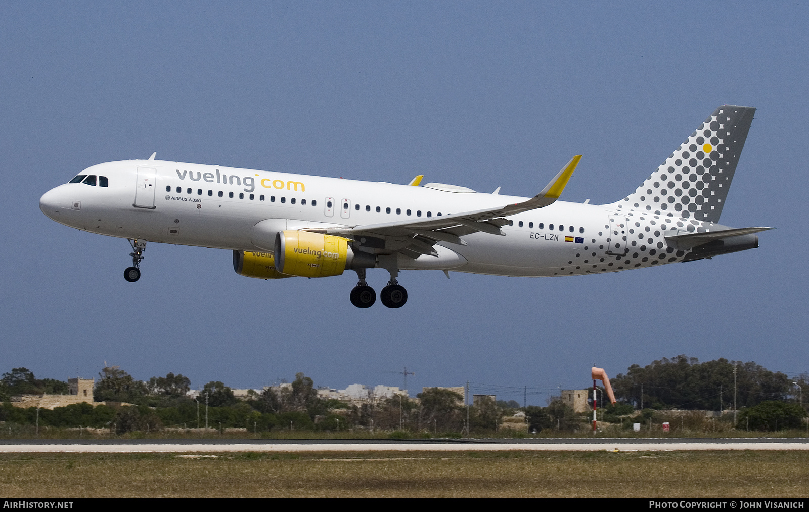 Aircraft Photo of EC-LZN | Airbus A320-214 | Vueling Airlines | AirHistory.net #459534