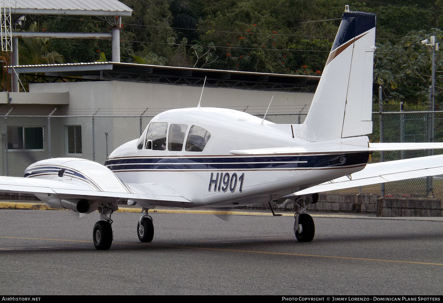 Aircraft Photo of HI901 | Piper PA-23-250 Aztec | AirHistory.net #459554