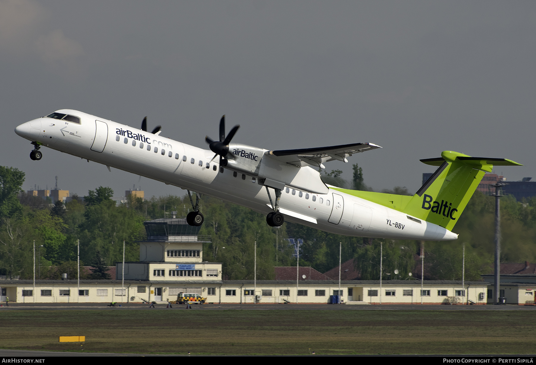 Aircraft Photo of YL-BBV | Bombardier DHC-8-402 Dash 8 | AirBaltic | AirHistory.net #459565