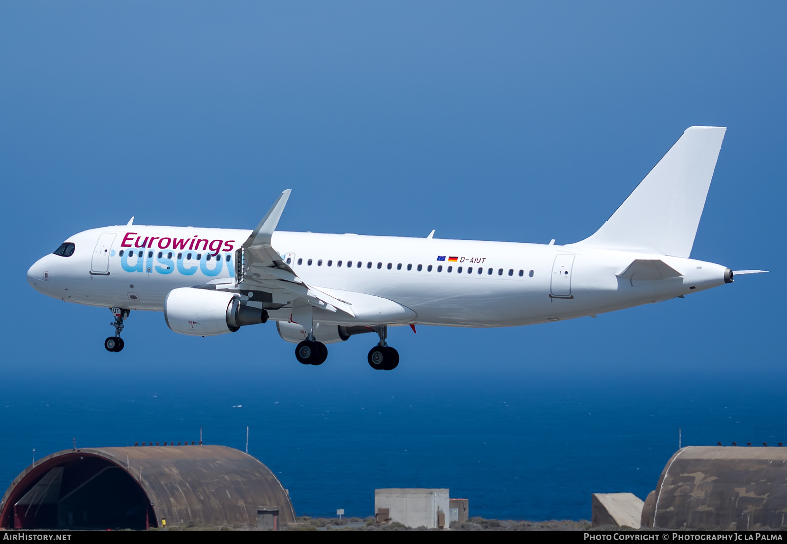 Aircraft Photo of D-AIUT | Airbus A320-214 | Eurowings Discover | AirHistory.net #459704