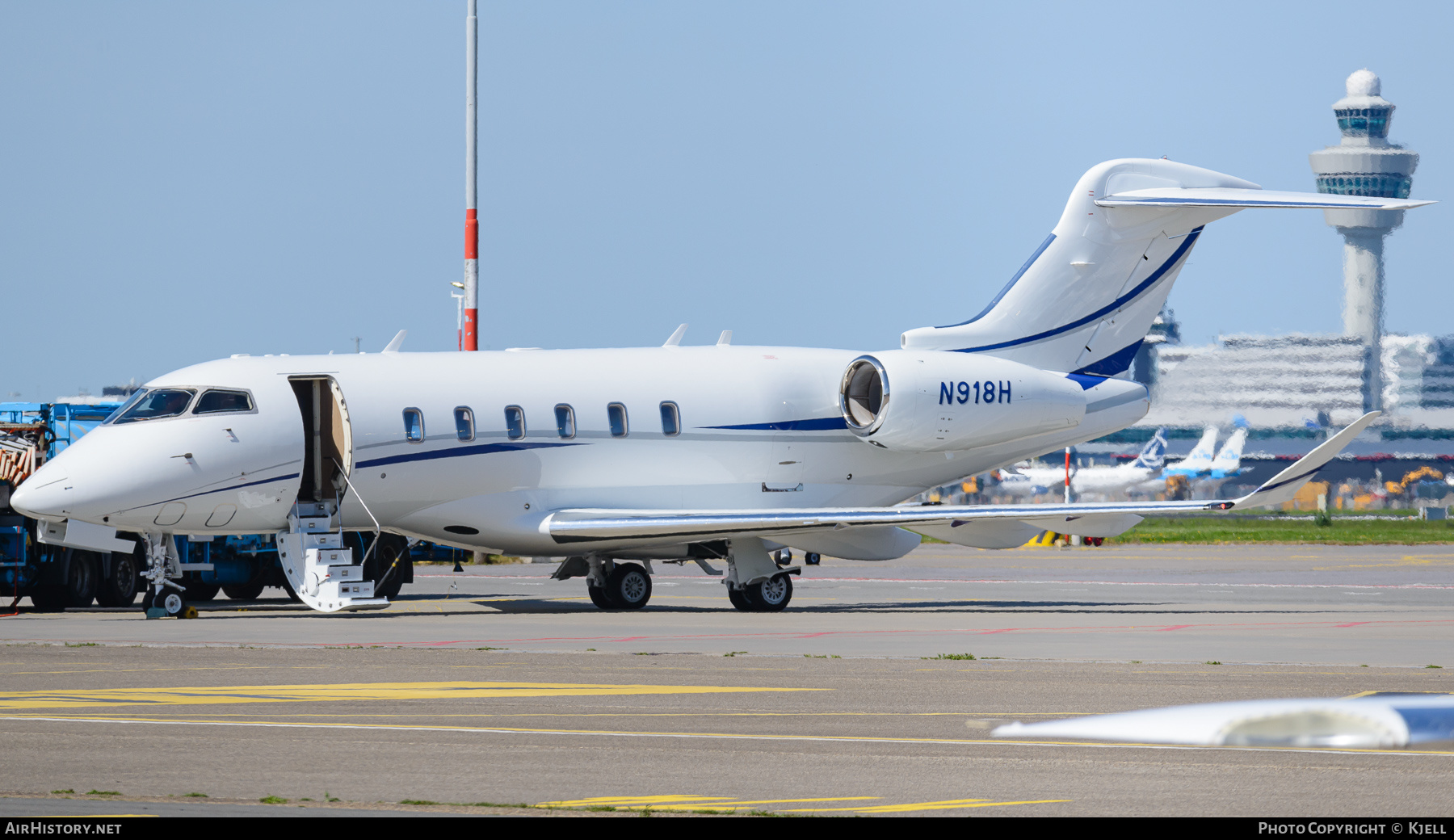 Aircraft Photo of N918H | Bombardier Challenger 350 (BD-100-1A10) | AirHistory.net #459826
