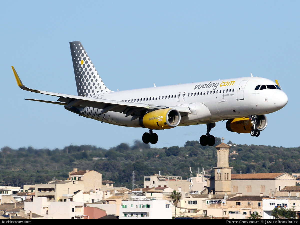 Aircraft Photo of EC-MFK | Airbus A320-232 | Vueling Airlines | AirHistory.net #459967
