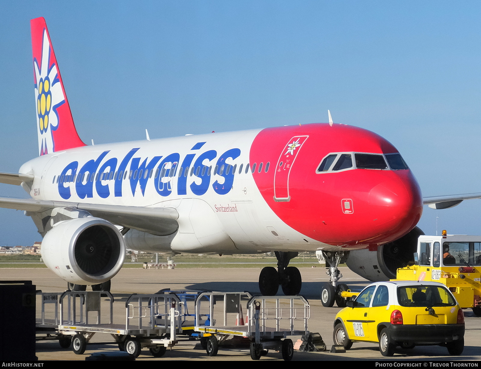 Aircraft Photo of HB-IJW | Airbus A320-214 | Edelweiss Air | AirHistory.net #460235