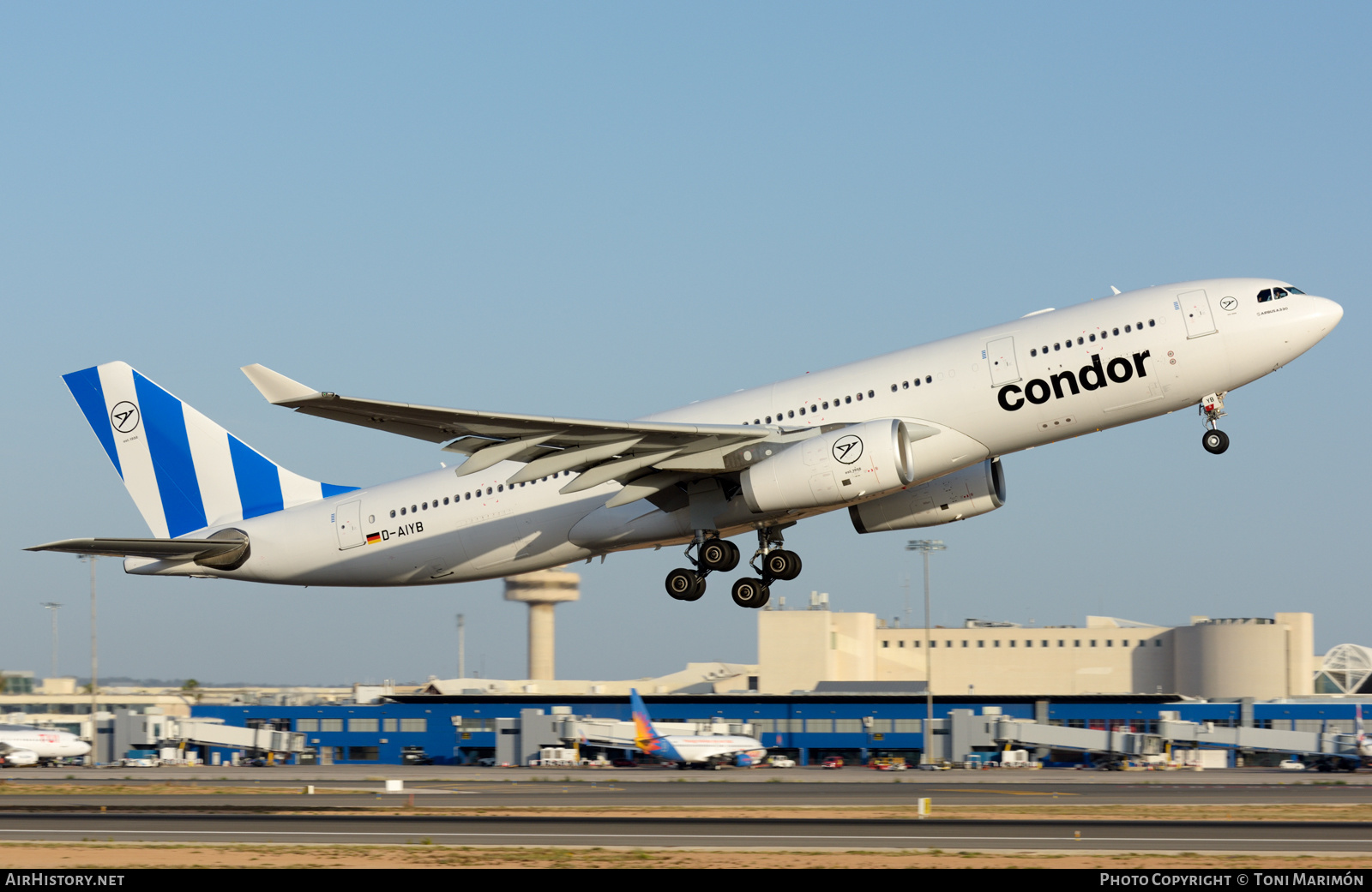 Aircraft Photo of D-AIYB | Airbus A330-243 | Condor Flugdienst | AirHistory.net #460284