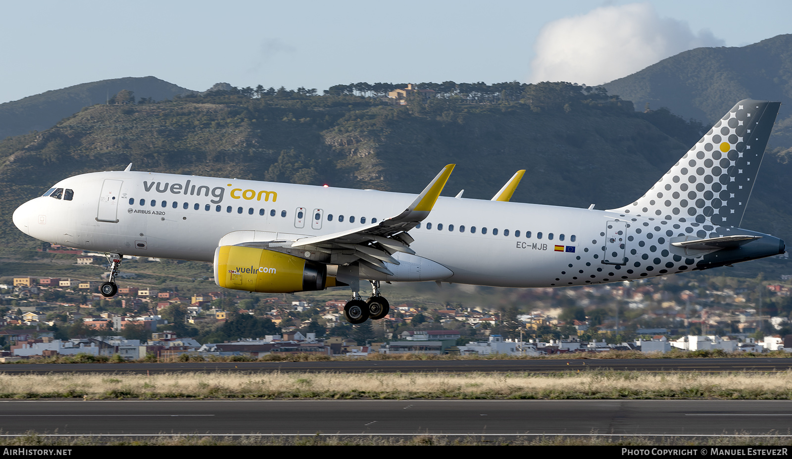 Aircraft Photo of EC-MJB | Airbus A320-232 | Vueling Airlines | AirHistory.net #460609